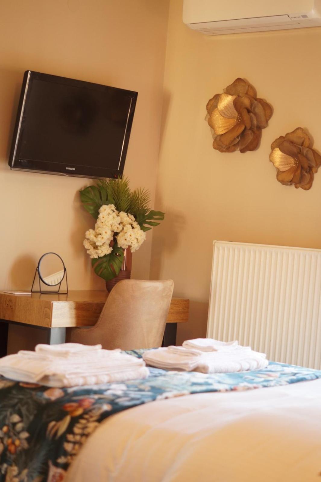 Daphne Luxury Apartment Kastoria Bagian luar foto