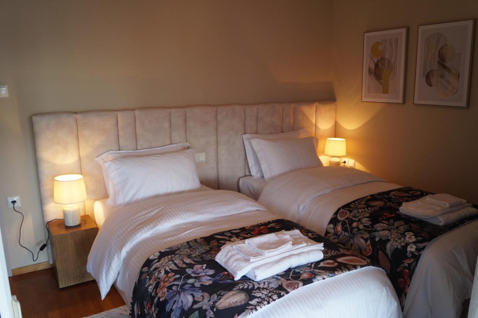Daphne Luxury Apartment Kastoria Bagian luar foto